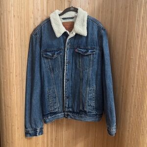 Levi's Men's Classic Blue Denim Jacket with Sherpa Collar